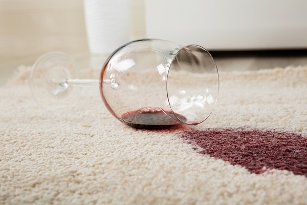 mancha de vino en alfombra