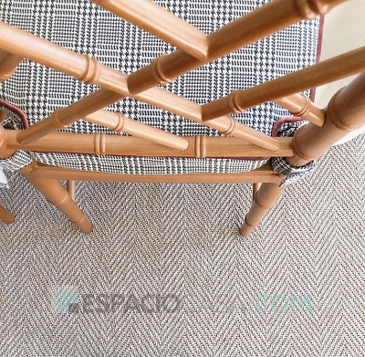 silla y alfombra